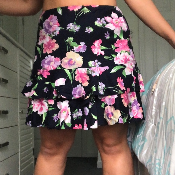 American Living Dresses & Skirts - BARELY WORN Tiered Floral Pencil Skirt